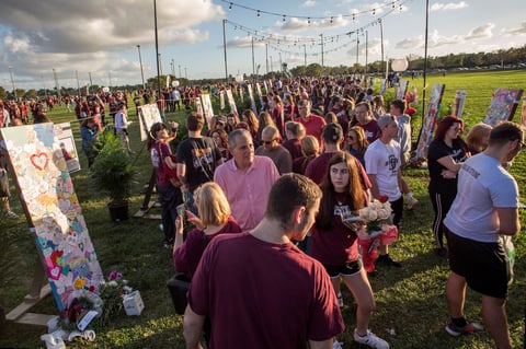 Recuerdan a las víctimas de Parkland a un año del tiroteo