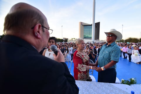 Celebran bodas comunitarias en Torreón