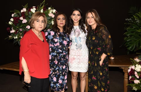 Monica con Sylvia, Lily y Magdalena