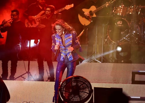 Ante tres mil 200 laguneros (cifra oficial), la exTimbiriche presentó su gira, Contigo, a propósito de su más reciente producción discográfica del mismo nombre que ha registrado altas ventas desde su publicación (agosto de 2018).