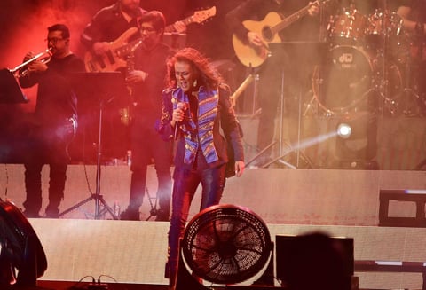 Una vez más, Edith removió con su repertorio las fibras más sensibles de los laguneros que han fracasado en algunas de sus relaciones. Esto, en el Coliseo Centenario, en donde la artista ofreció un exitoso concierto.