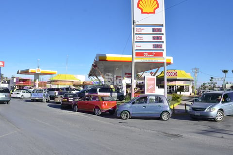 Algunos automovilistas comentaron que fue a través de redes sociales como se dieron cuenta del problema de abastecimiento de combustible en varias estaciones desde el día de ayer, por lo que optaron prevenirse.