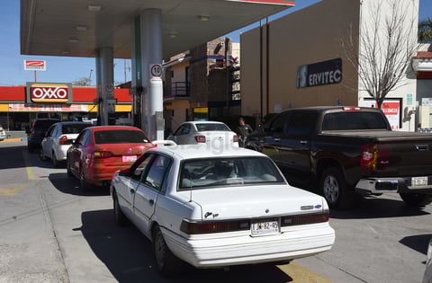 Abarrotan gasolineras en La Laguna