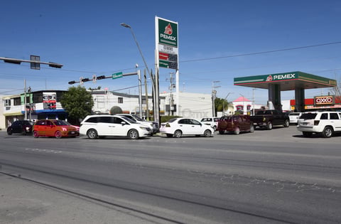 Abarrotan gasolineras en La Laguna