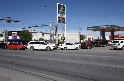 Abarrotan gasolineras en La Laguna