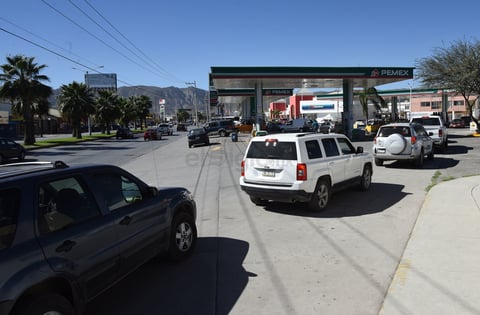 Abarrotan gasolineras en La Laguna