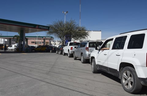 Abarrotan gasolineras en La Laguna
