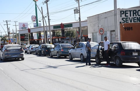Abarrotan gasolineras en La Laguna