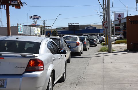 Abarrotan gasolineras en La Laguna