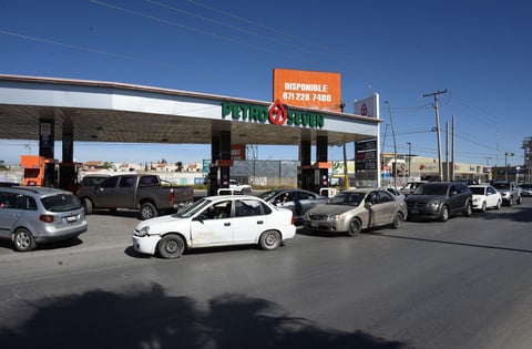 Abarrotan gasolineras en La Laguna