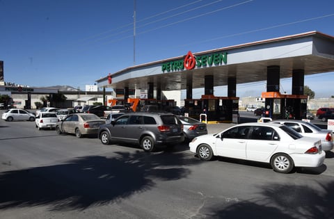 Abarrotan gasolineras en La Laguna