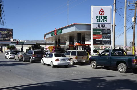 Abarrotan gasolineras en La Laguna
