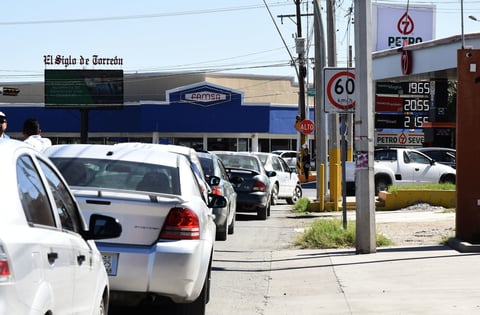 Abarrotan gasolineras en La Laguna