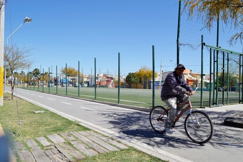 'Desaparecen' varillas. Las varillas que delimitaban una cancha de futbol rápido "desaparecieron" desde hace casi un año y no han sido repuestas.
