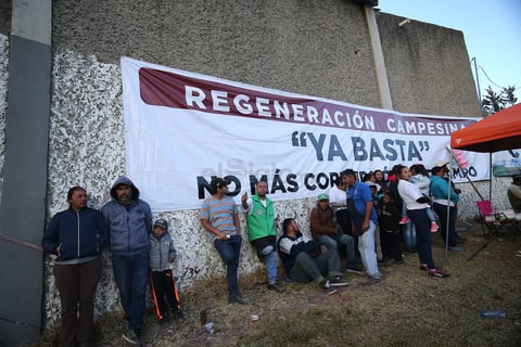 "Así el dinero no llegaba, o llegaba con moche y piquete de ojo", señaló al asegurar que la ayuda fluirá de la misma manera para adultos mayores, jóvenes y productores.