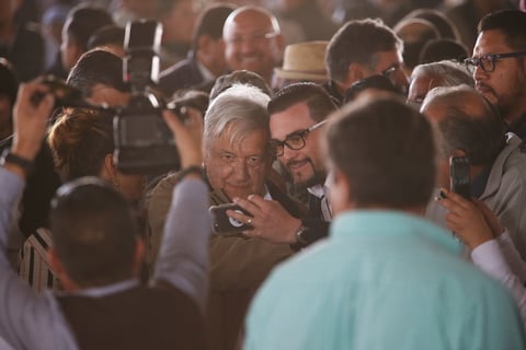 Sin embargo, el incidente no pasó a mayores y para cuando López Obrador arribó al estadio de béisbol, ya se habían calmado los ánimos.