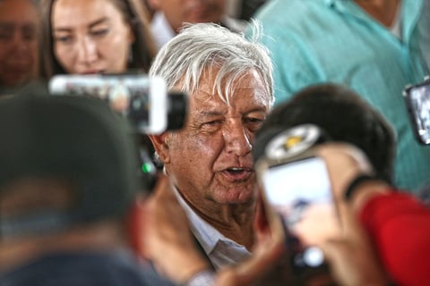 Luego se registró otro forcejeo, ya que parte del grupo de personas del CADI quisieron ingresar a otra área en la que había empleados federales.