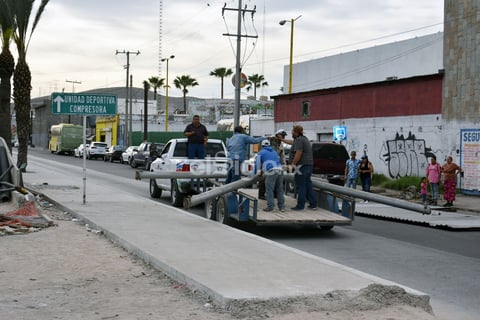 Retiran locales de lámina en  Centro Histórico de Torreón