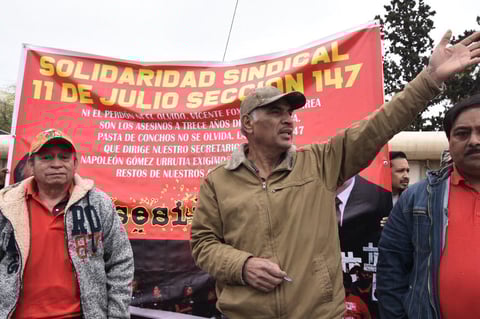 El homenaje es organizado por el sindicato Nacional Minero, cuyo dirigente, Napoleón Gómez Urrutia, no participó en la marcha.