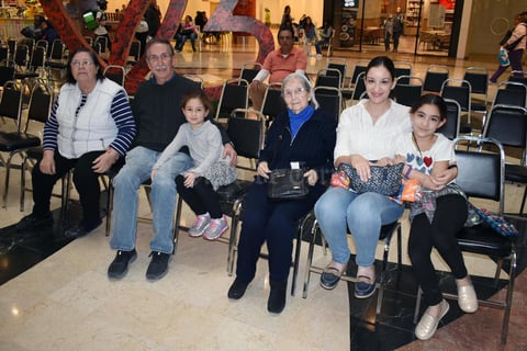 20022019 Gracia, Sergio, Elisa, Irma, Vero y Adriana.