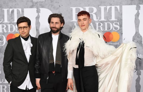 Los artistas británicos Emre Turkmen, Mikey Goldsworthy y Olly Alexander, integrantes de la banda Years & Years.