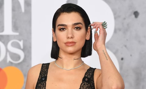 Dua Lipa en su llegada a los BRIT Awards.