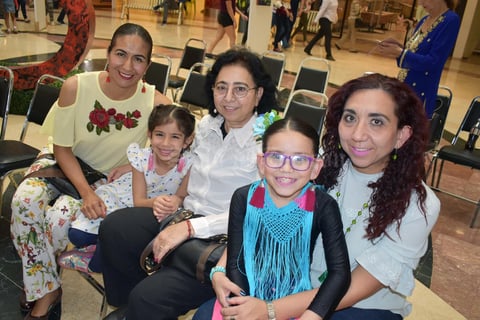 21022019 Sara, Amiga, Chelo, Naime y Yemile.