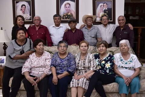 24022019 EMOTIVO REENCUENTRO.  Exalumnos de la tercera generación 59 - 62' de la Escuela Secundaria por Cooperación de Matamoros, Coahuila.