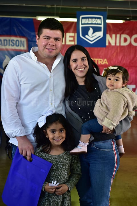 05022019 EN FAMILIA.  Salvador, Andrea, Valentina y Emma.