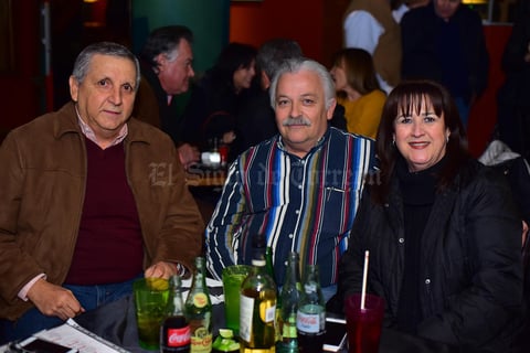 27022019 ASISTEN A CONCIERTO.  Eduardo, Mario y Rosy.