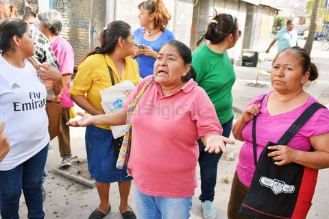 Con tono de molestia, los vendedores que conservan estos espacios desde 2008 bajo un esquema de concesiones, reclamaron las acciones.