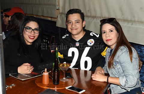 28022019 SE LA PASAN DE LO MEJOR.  Denisse, Óscar y Aurora.