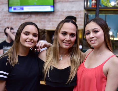 Maika, Ana Luisa y Ana Paula