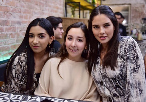Regina, Andrea y Carlota