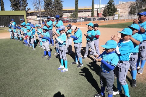 En el estadio estuvieron presentes autoridades del deporte municipal y estatal, así como invitados especiales.