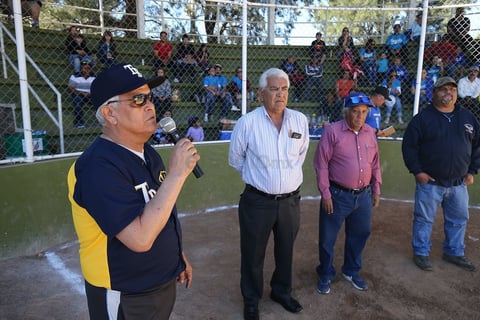 Al rededor de las 10:00 horas, en el Estadio Año Internacional del Niño, los seis equipos participantes en este encuentro, estuvieron en el diamante.