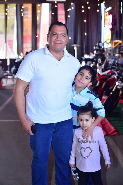 04032019 EN RECIENTE EVENTO.  En familia.