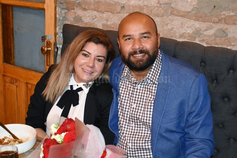 04032019 FELICES.  Aída y Héctor.