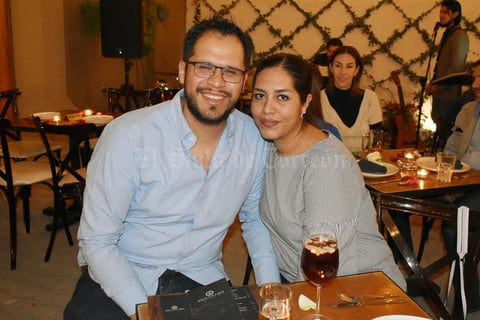 04032019 EN PAREJA.  Luis y Emma.