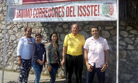 03032019 POSAN PARA LA FOTO.  Integrantes del Sindicato del ISSSTE, listos para el Maratón Lala.
