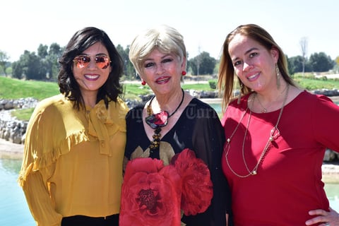 07032019 CELEBRA SU CUMPLEAñOS.  Alma Flores Múzquiz con su hija, Kareny Machado Flores, y su nuera, Zayne Robles de Machado, en su festejo de cumpleaños.