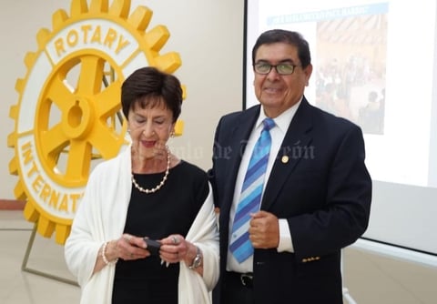 07032019 En la cena de aniversario del Club Rotario Laguna.