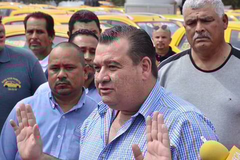Protestan taxistas de Torreón; exigen regular plataformas digitales
