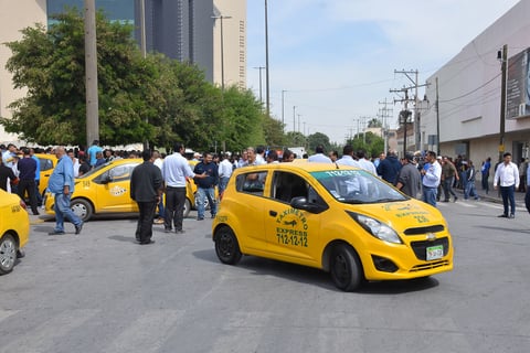 Detuvieron ilegalmente a un conductor de Uber, así como a su pasajero.