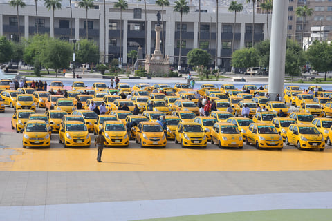 Protestan taxistas de Torreón; exigen regular plataformas digitales