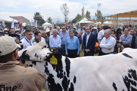 En la inauguración el gobernador Miguel Riquelme reiteró su apoyo para seguir impulsando el desarrollo del sector agropecuario y asegura que este año se ejercerán alrededor de 242 millones de pesos, lo que permitirá seguir consolidándolo como uno de los principales ejes en el país.