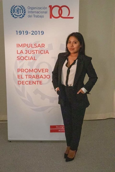Aparicio se declaró afortunada de que a diferencia de muchas otras jóvenes, en particular de grupos originarios en México, su familia no le haya inculcado los roles tradicionales de crecer y casarse, a pesar de que por la influencia de los medios, la creencia general es que no hay mucho futuro para las mujeres.