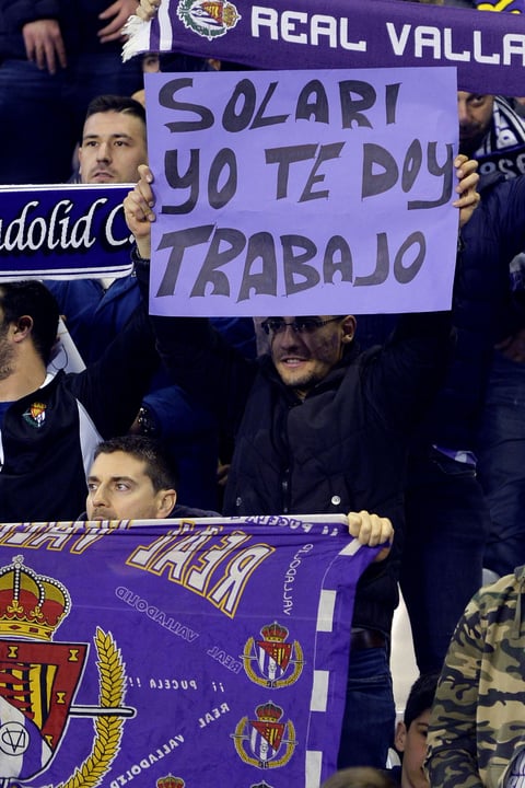 Las peticiones para la salida de Solari siguen en la tribuna.