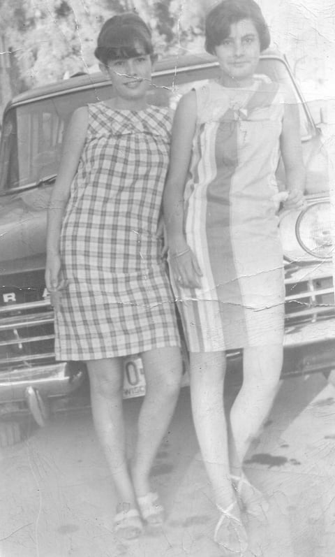 10032019 Amparo Mora (f) y Cecilia Mora en 1965.