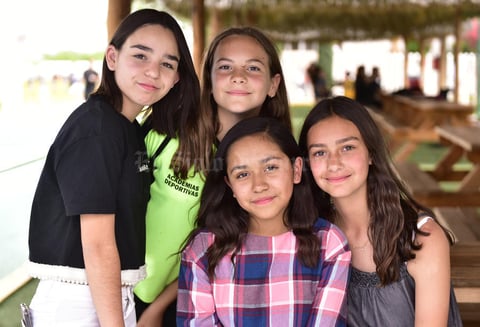 11032019 Paula, Ángela, Ángela y Nadhezda.